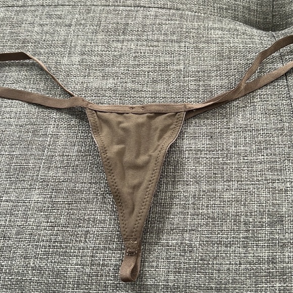 Skims Micro Thong - Picture 9 of 14